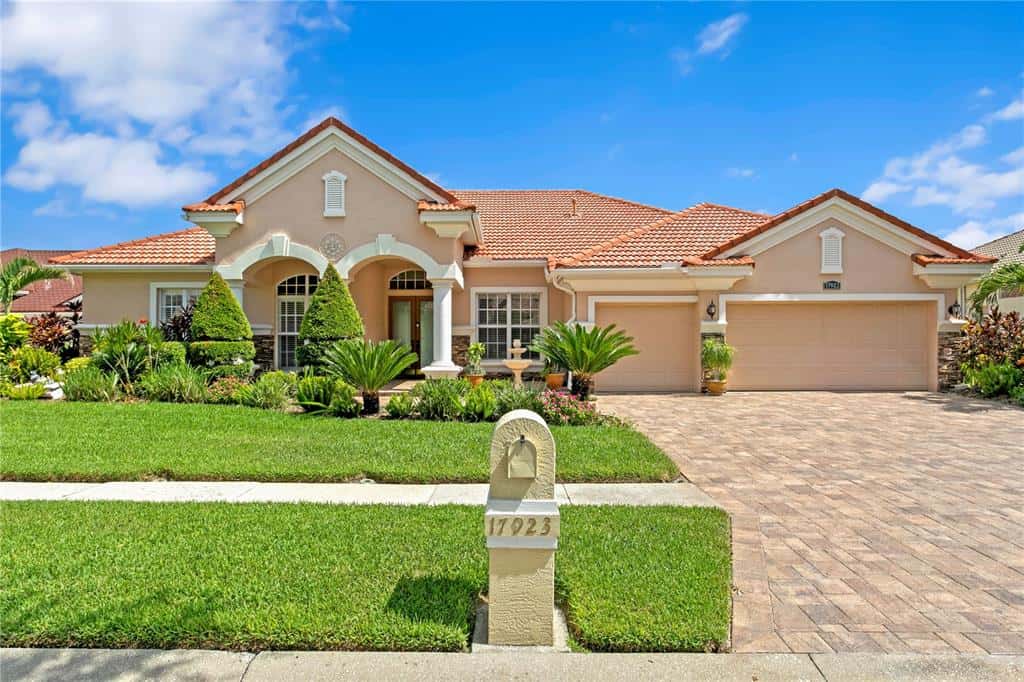 Single Family Residence in TAMPA