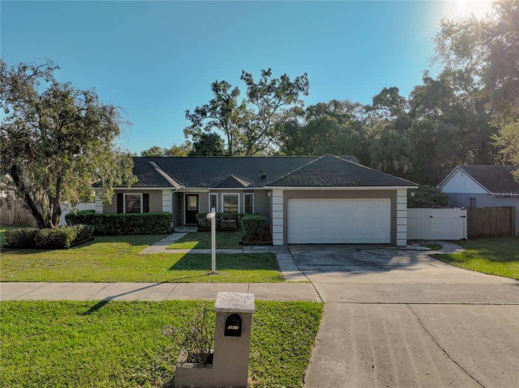 Single Family Residence in ORLANDO