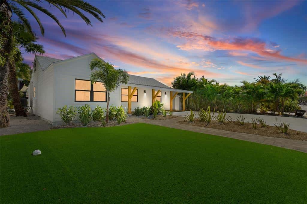 Single Family Residence in ST PETE BEACH