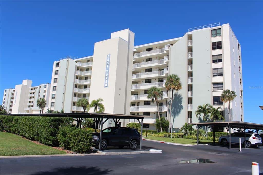 Condominium in DUNEDIN