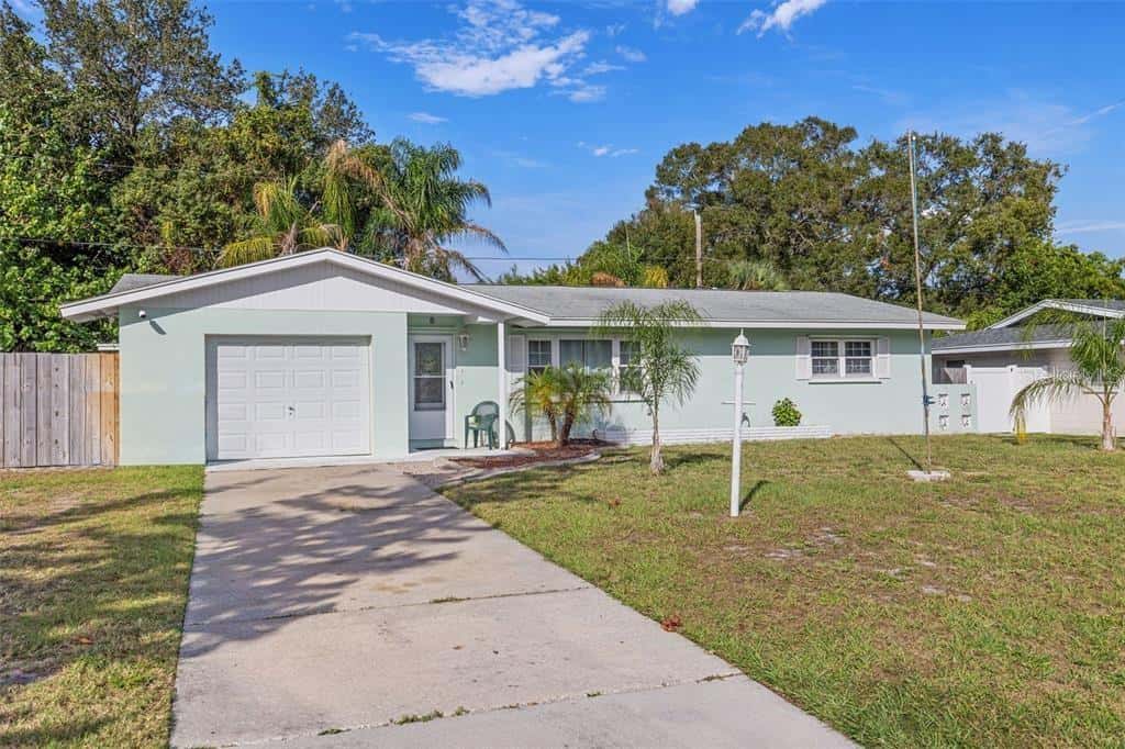 Single Family Residence in SEMINOLE