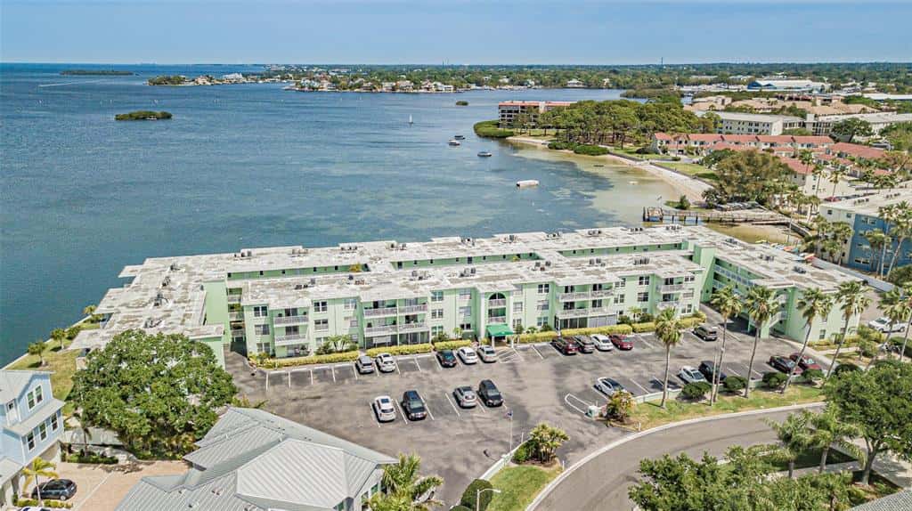 Condominium in DUNEDIN
