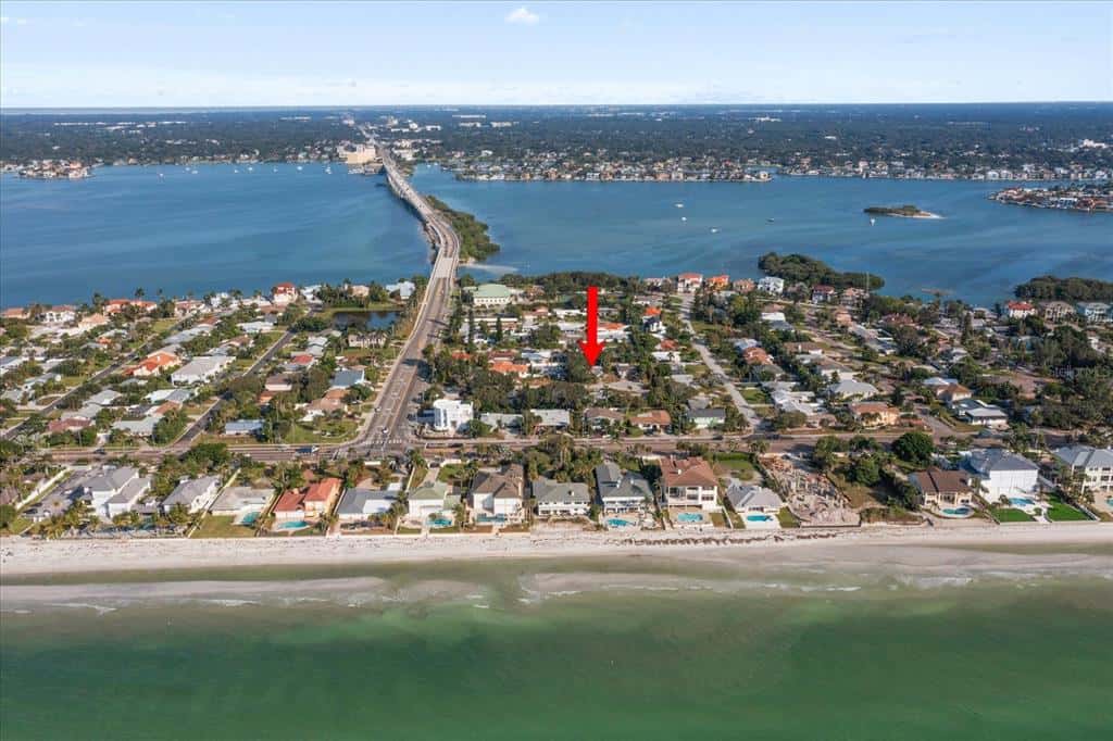 Single Family Residence in BELLEAIR BEACH