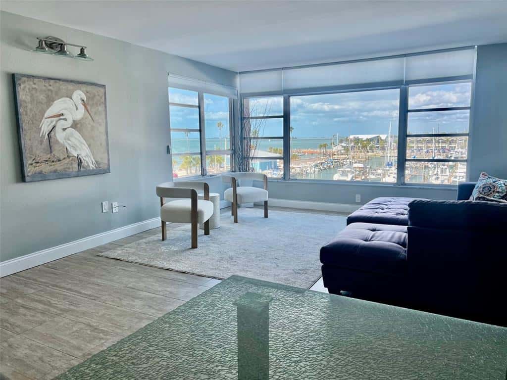 Condominium in DUNEDIN