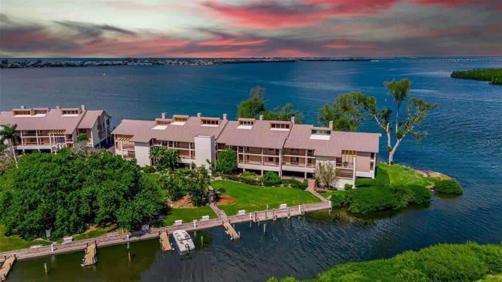 Condominium in CORTEZ
