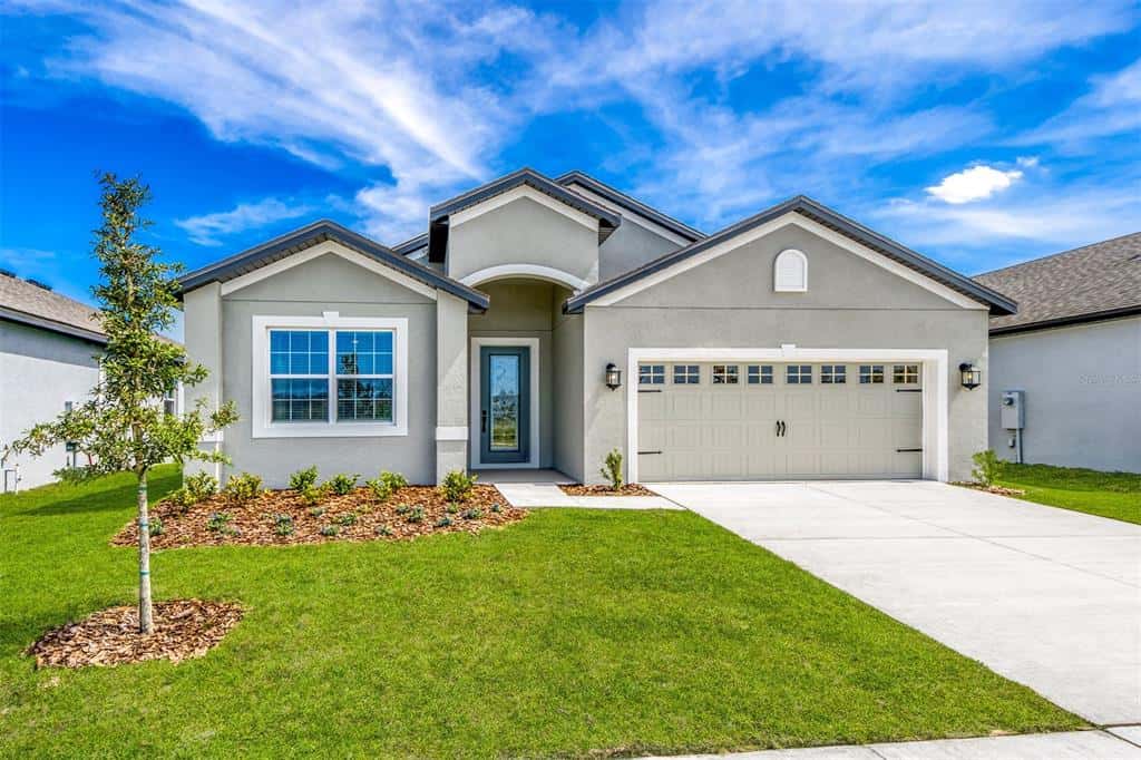 Single Family Residence in LAKE ALFRED