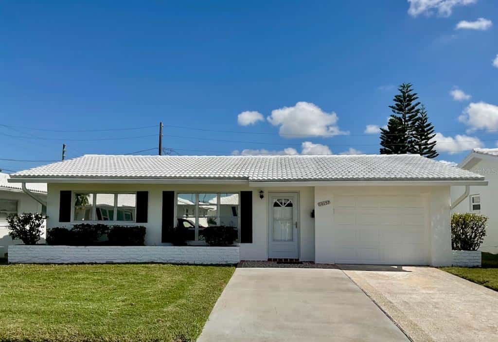 Single Family Residence in PINELLAS PARK