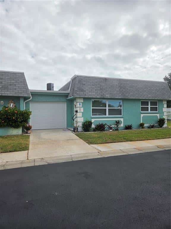 Condominium in PINELLAS PARK