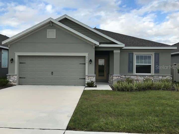 Single Family Residence in LAKE ALFRED