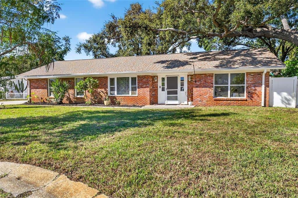 Single Family Residence in SEMINOLE