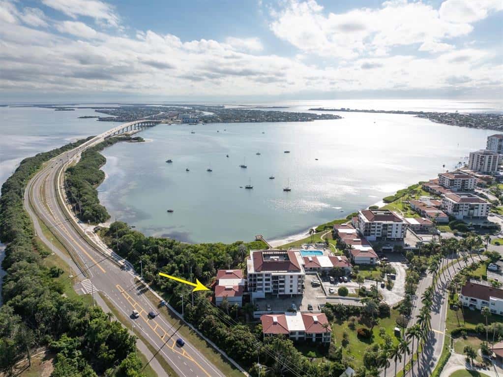 Condominium in ST PETERSBURG