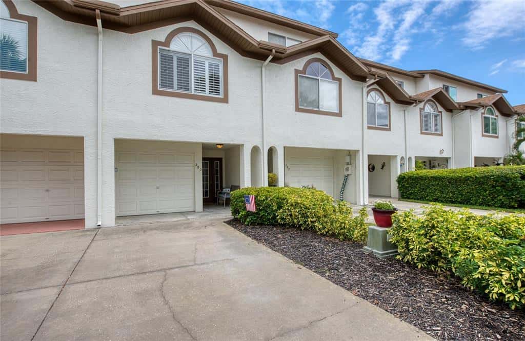 Townhouse in TIERRA VERDE