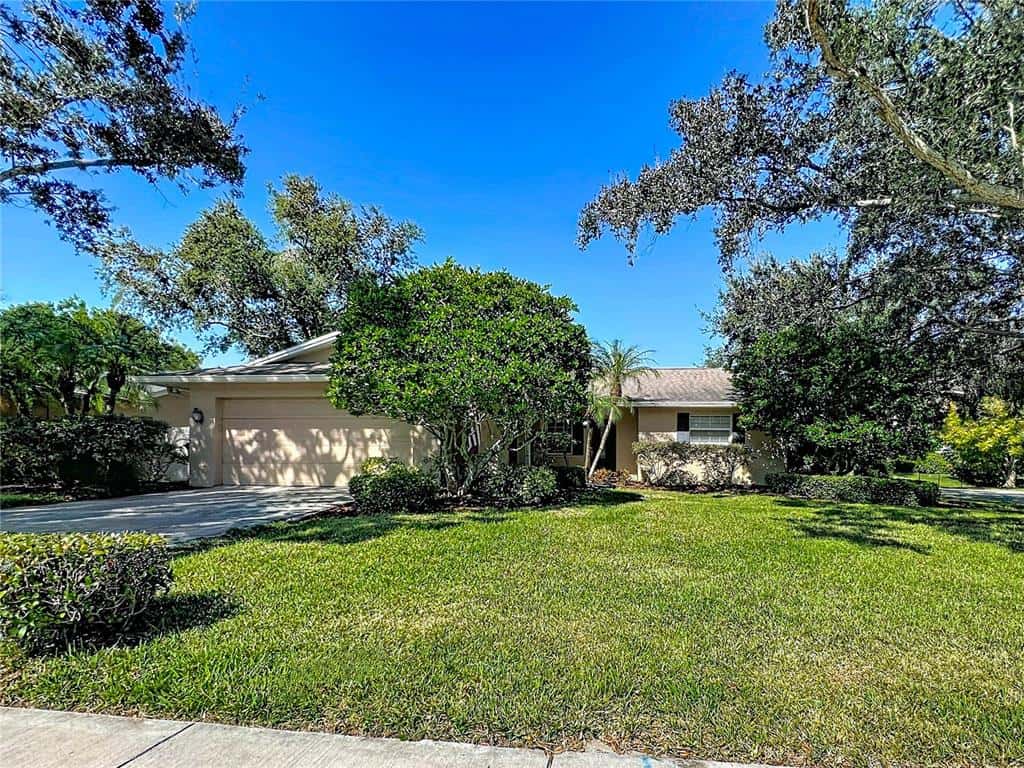Single Family Residence in SAFETY HARBOR