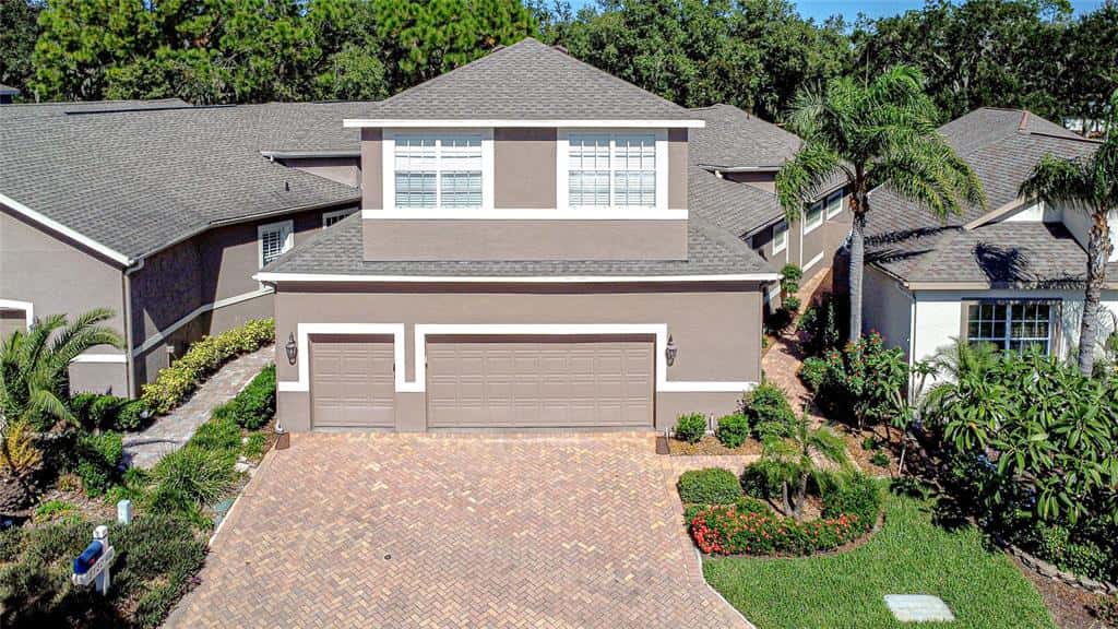 Single Family Residence in VALRICO
