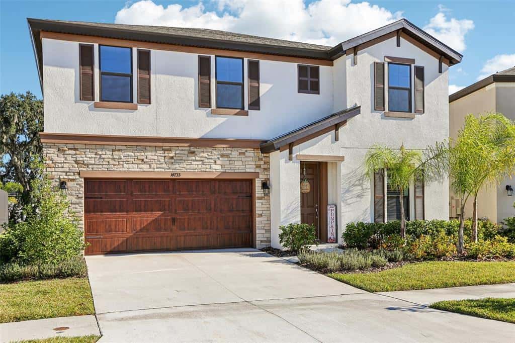 Single Family Residence in LITHIA