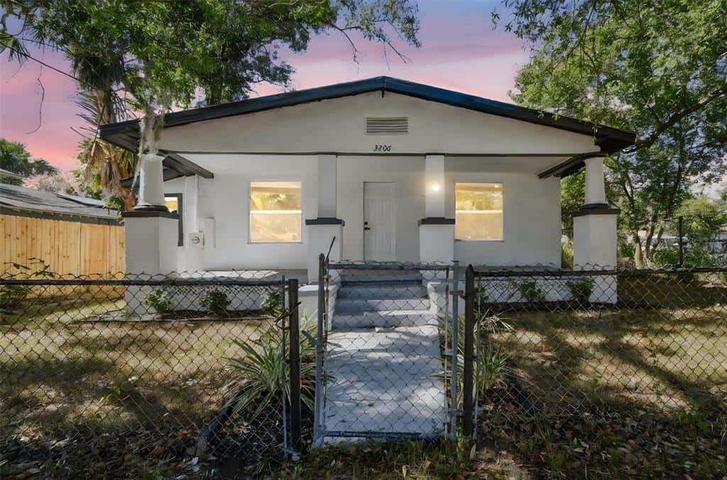 Single Family Residence in TAMPA