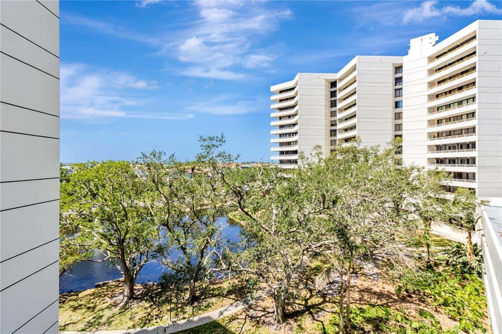 Condominium in GULFPORT