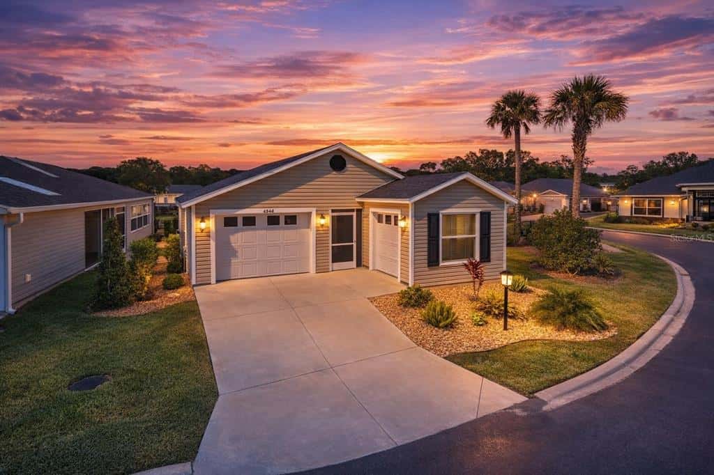 Single Family Residence in THE VILLAGES