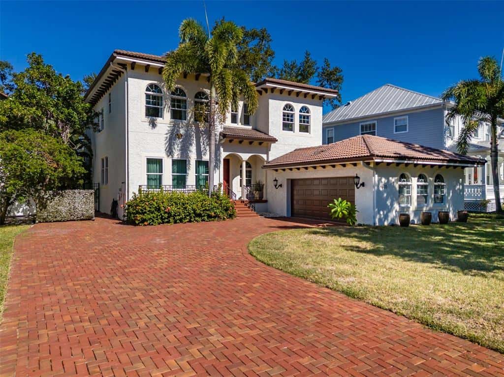 Single Family Residence in TAMPA