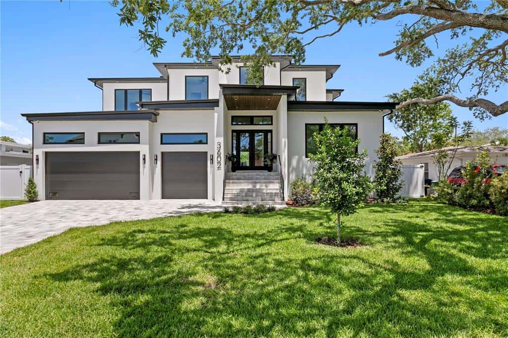 Single Family Residence in TAMPA