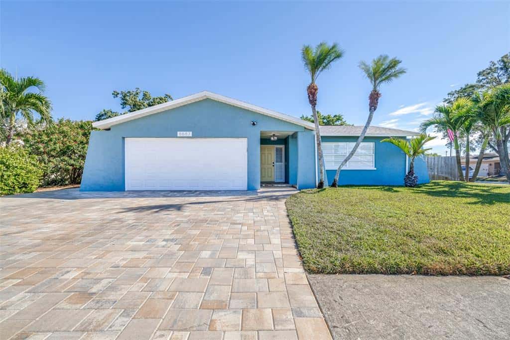 Single Family Residence in SEMINOLE