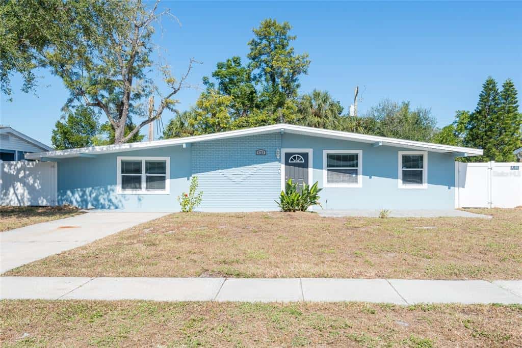 Single Family Residence in TAMPA