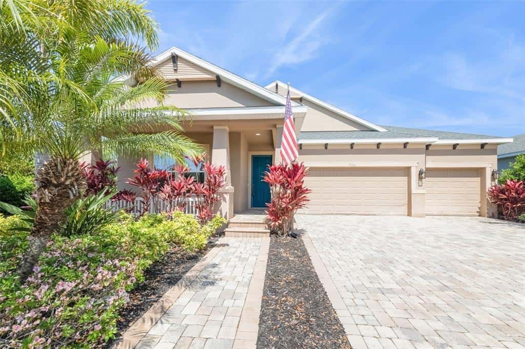 Single Family Residence in APOLLO BEACH