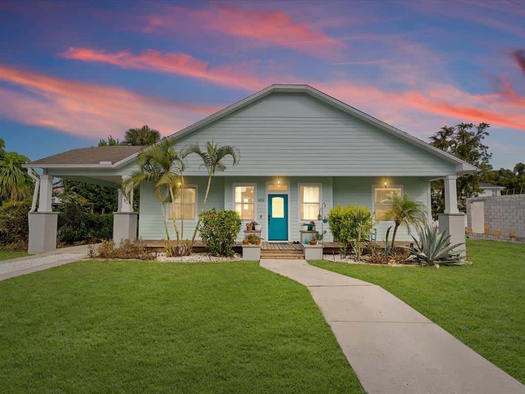 Single Family Residence in TAMPA