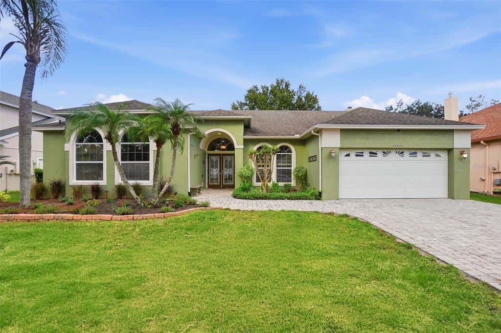 Single Family Residence in ORLANDO