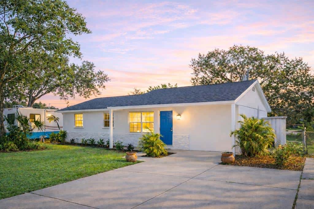 Single Family Residence in SEMINOLE