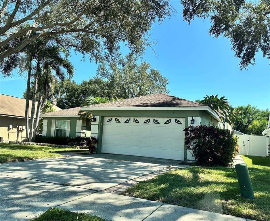 Single Family Residence in LARGO