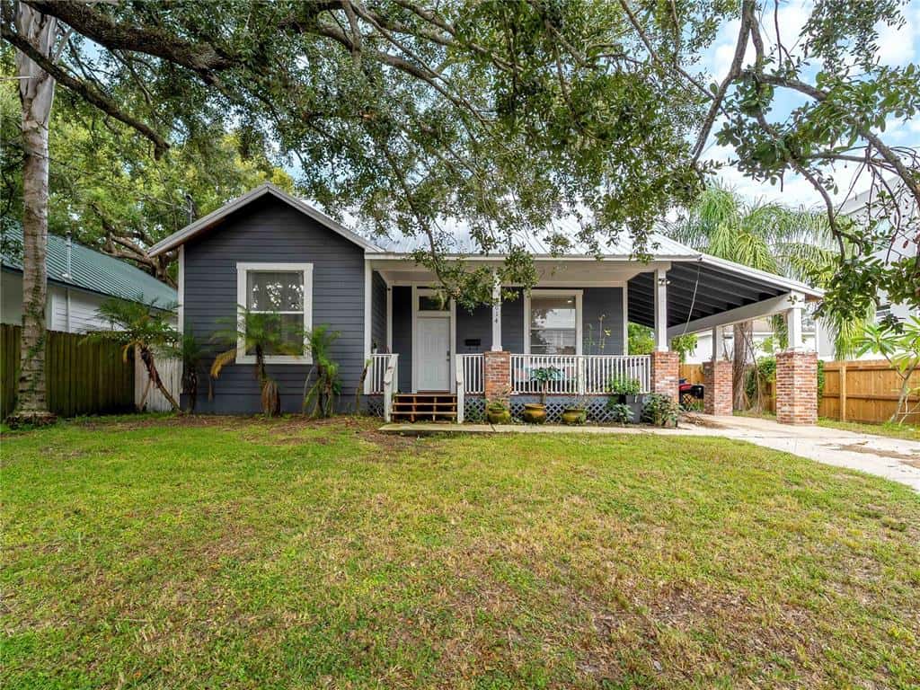 Single Family Residence in TAMPA