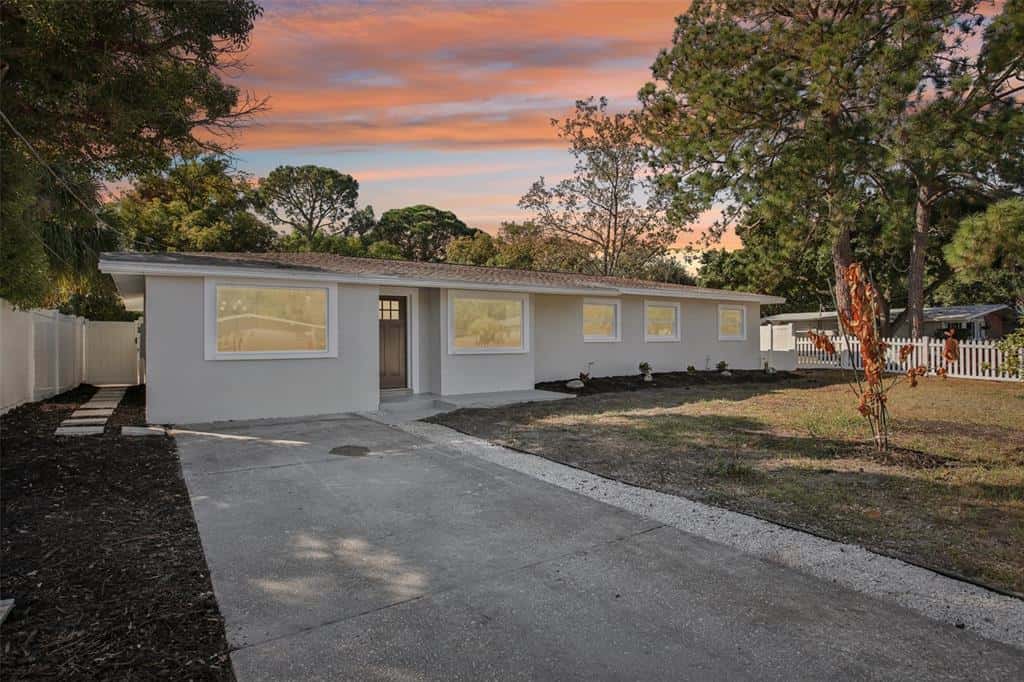 Single Family Residence in TAMPA
