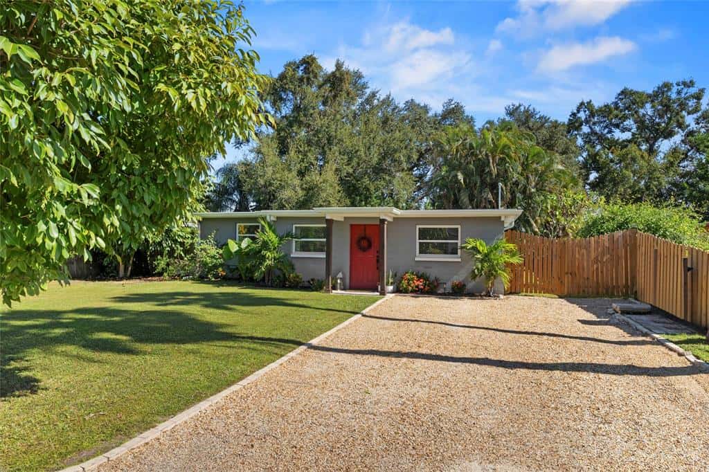 Single Family Residence in SEMINOLE