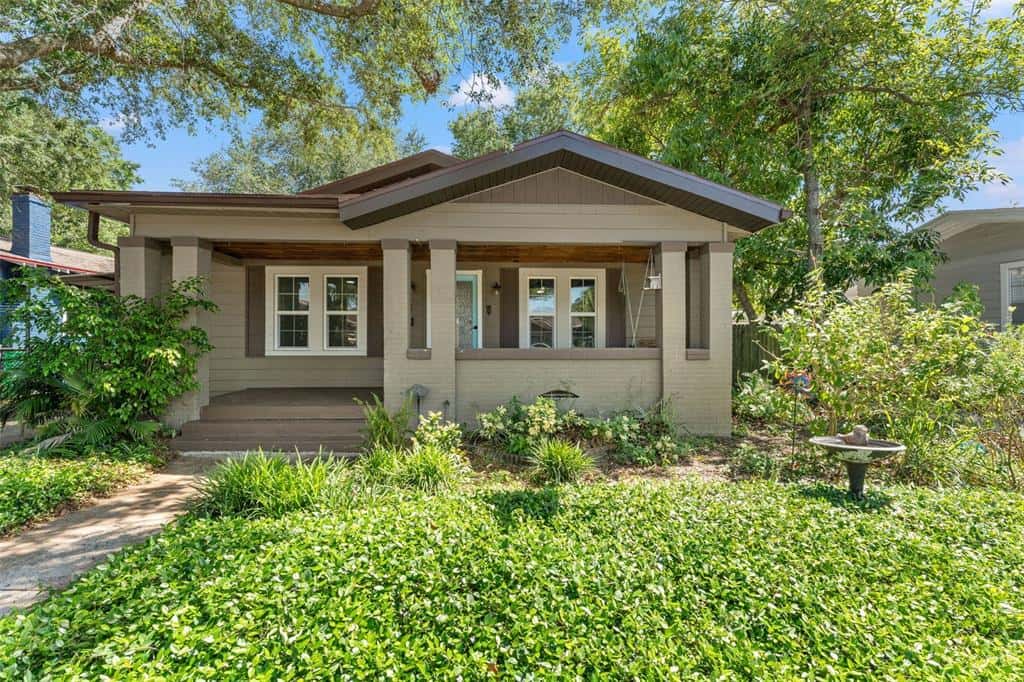 Single Family Residence in TAMPA