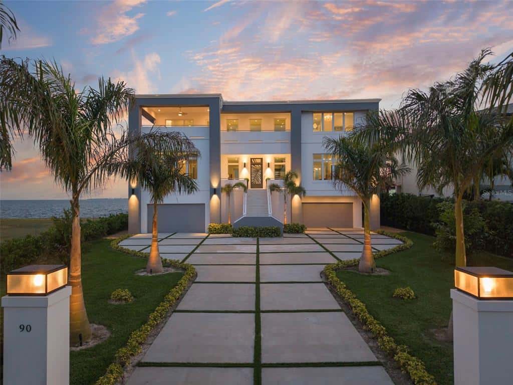 Single Family Residence in TAMPA