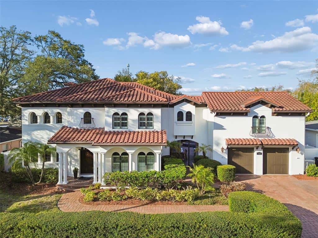 Single Family Residence in TAMPA