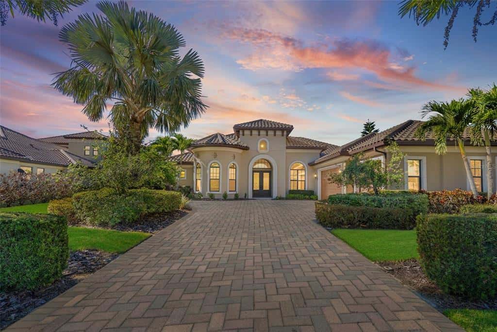 Single Family Residence in PARRISH