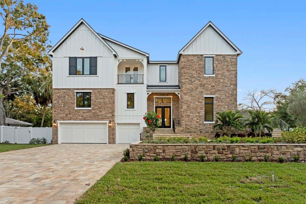 Single Family Residence in TAMPA