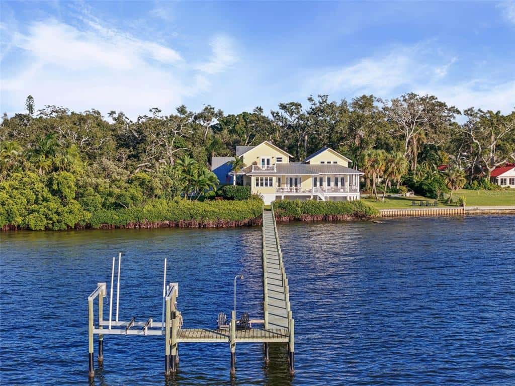 Single Family Residence in PALMETTO