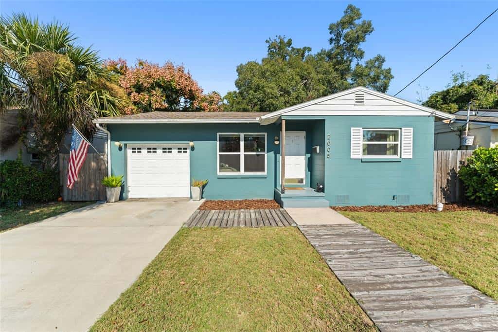 Single Family Residence in ORLANDO