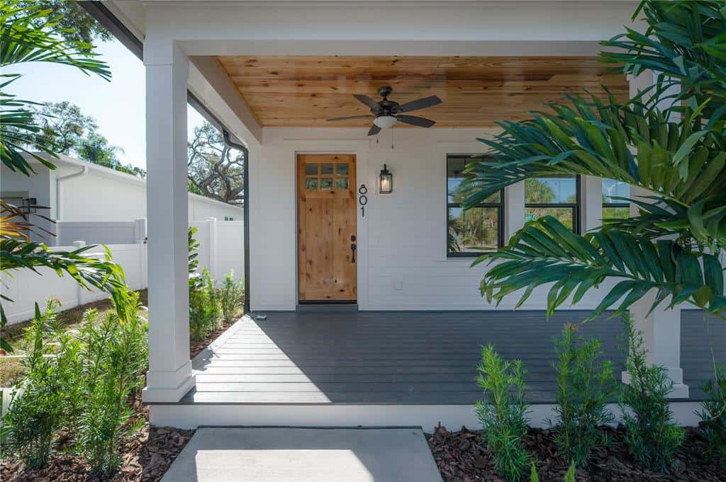 Single Family Residence in TAMPA