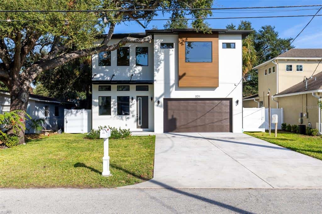 Single Family Residence in TAMPA