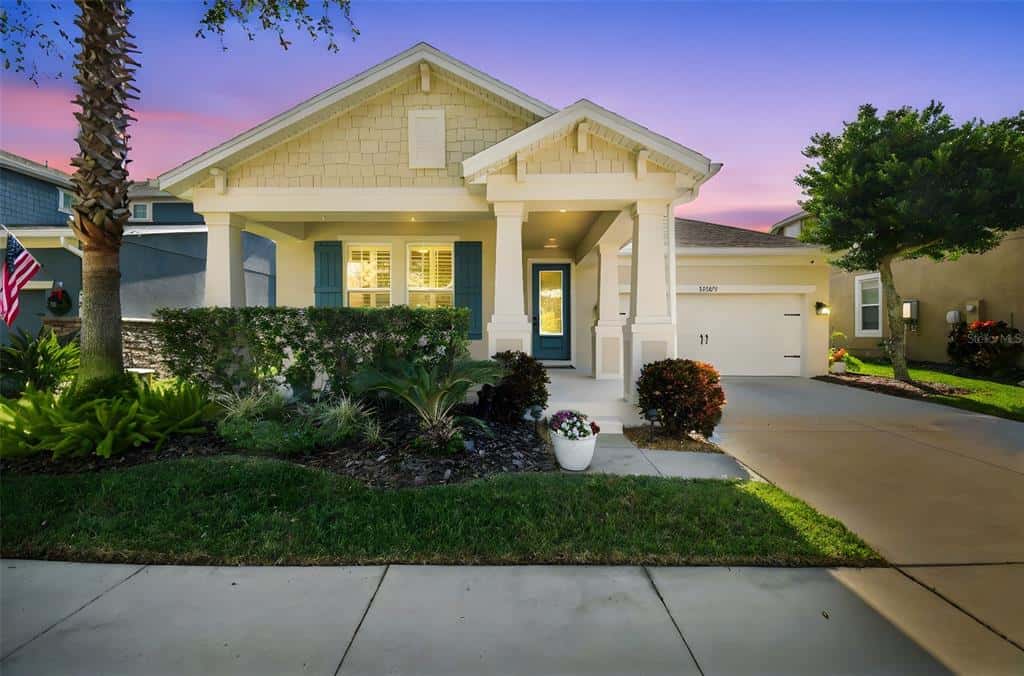 Single Family Residence in LITHIA