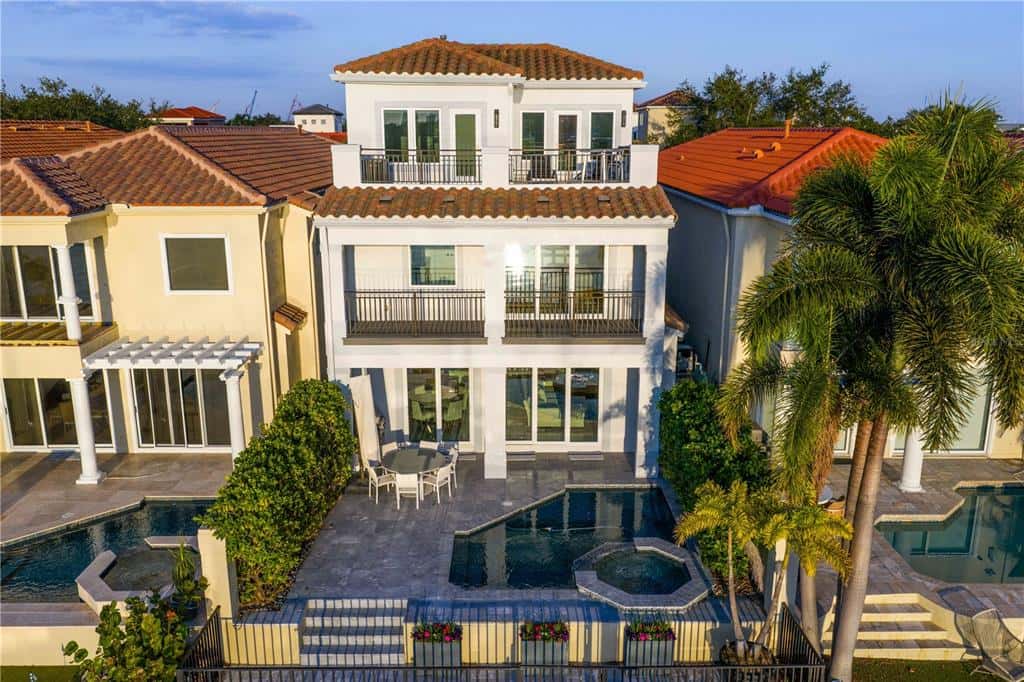 Single Family Residence in TAMPA