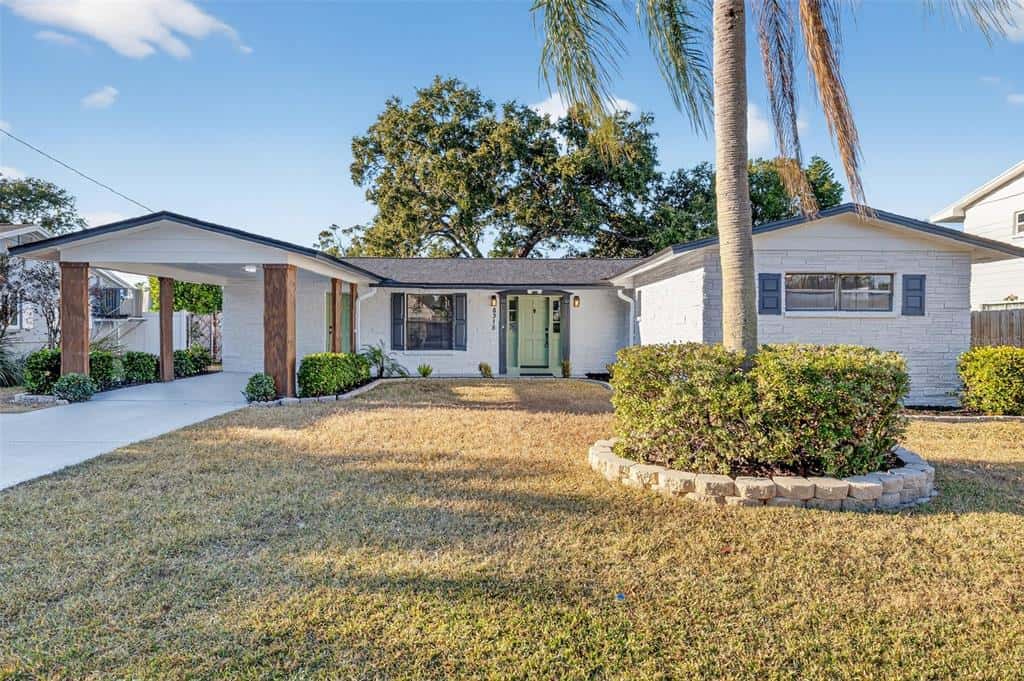 Single Family Residence in TAMPA