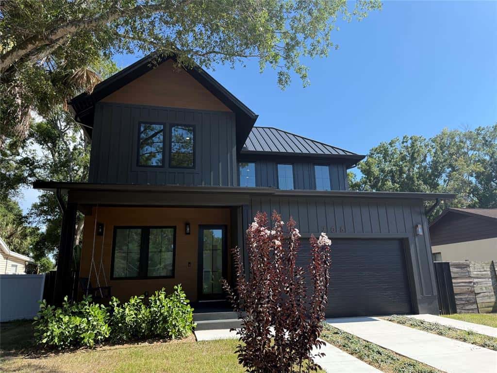 Single Family Residence in TAMPA