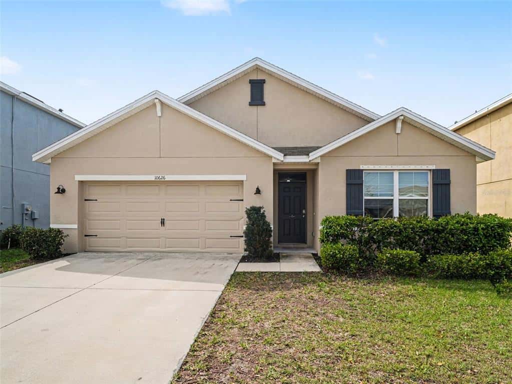 Single Family Residence in RIVERVIEW