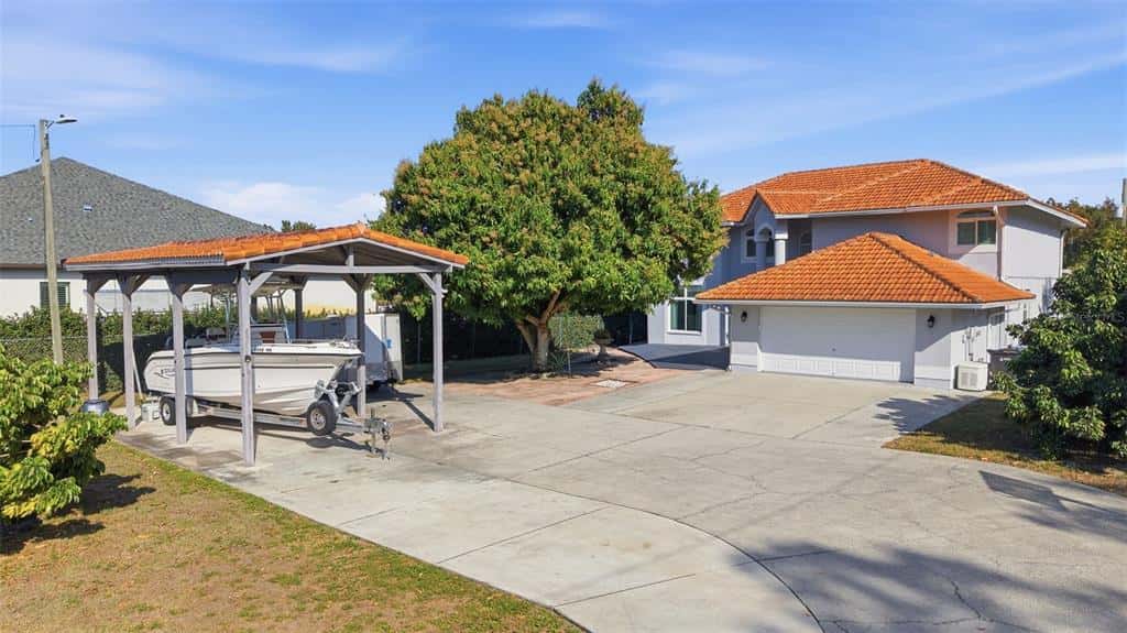 Single Family Residence in TAMPA