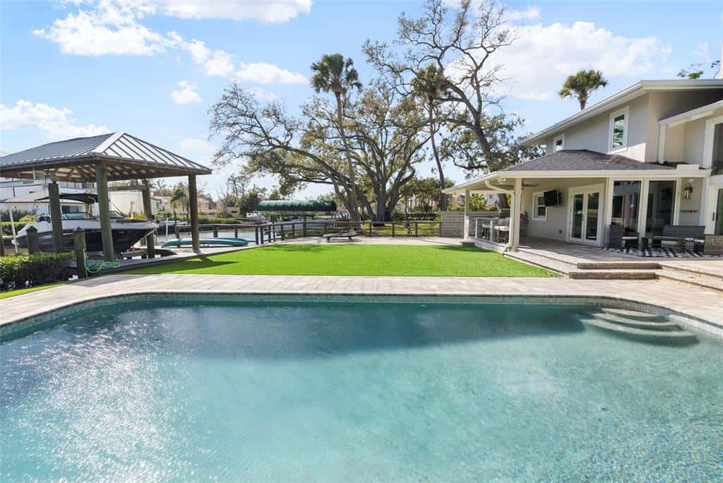 Single Family Residence in TAMPA